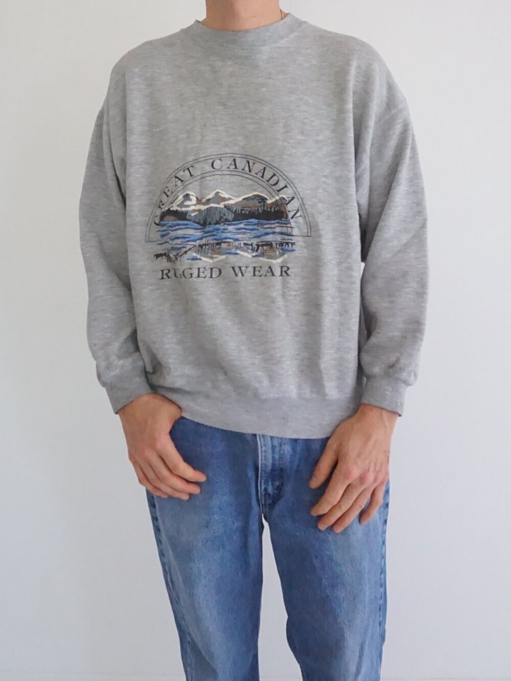 Vintage Great Canadian Rugged Wear Grey Mountain & Lake Embroidered Sweatshirt M